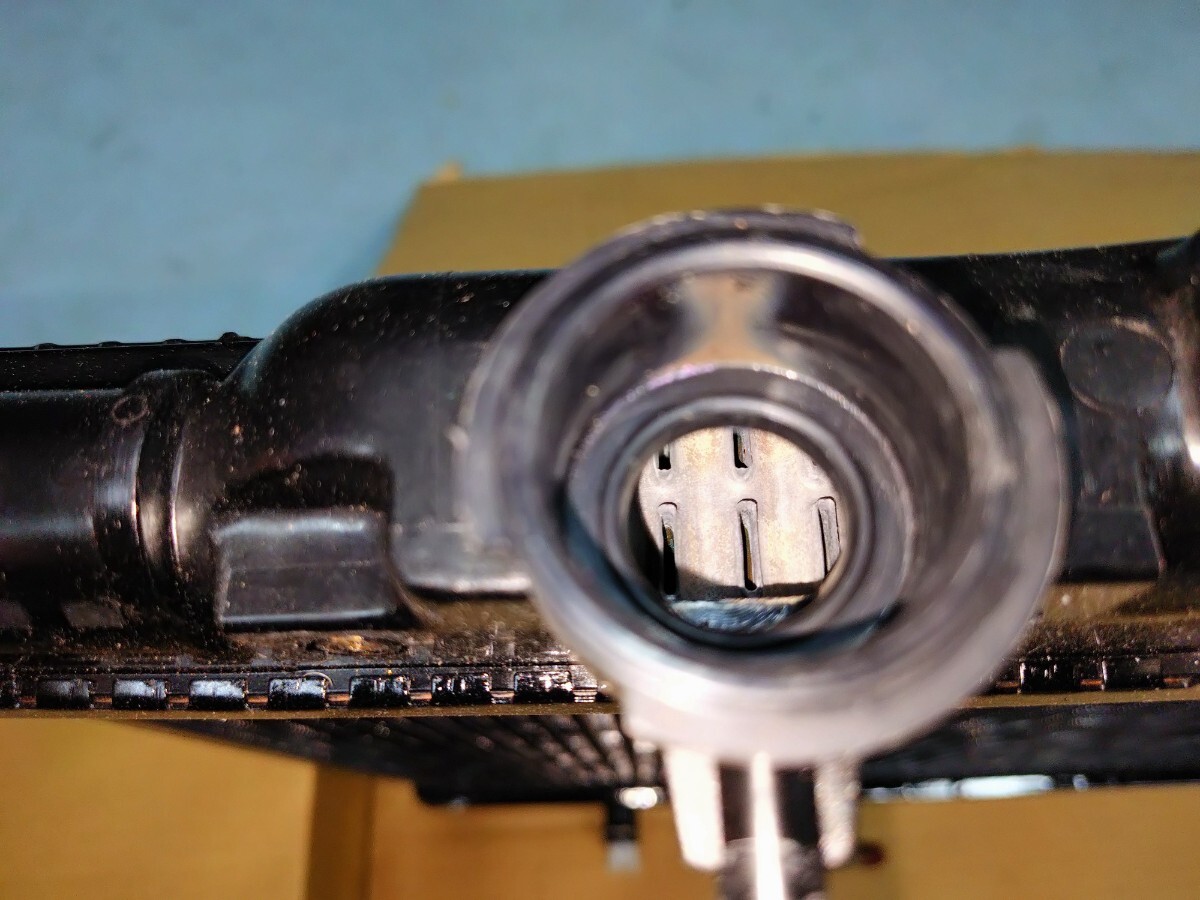 Rare Toyota MX83 Mark II Cressida Radiator for Automatic Transmission – Stored Unit - Image 3